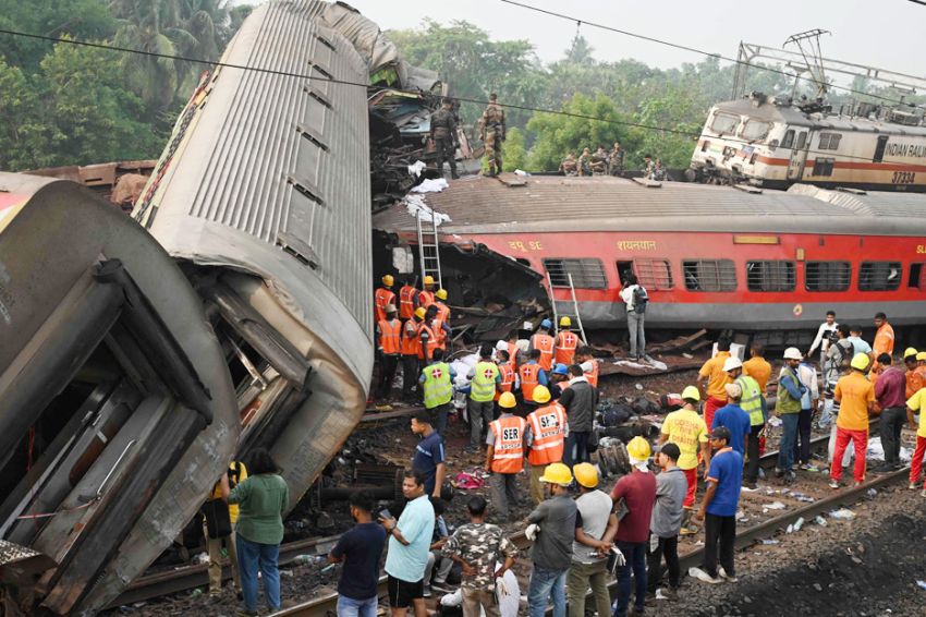 Lebih dari 80 Mayat Tabrakan Maut Kereta Api di India Tidak Teridentifikasi