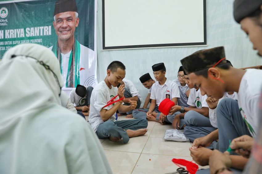 Asah Kreativitas, Ratusan Santri Ponpes di Makassar Pelatihan Kriya