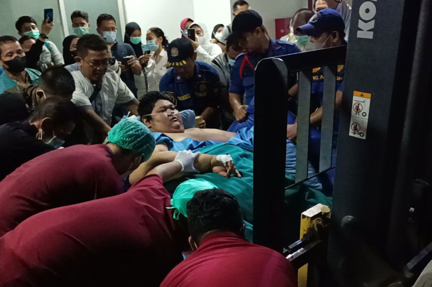 Detik-detik Pemindahan Pria Berbobot 300 Kg dari RSUD Kota Tangerang ke RSCM Jakarta