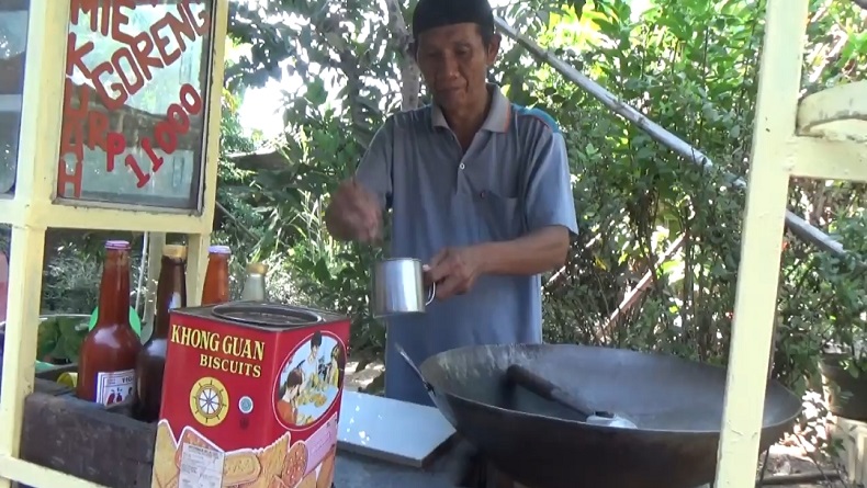 Kisah Penjual Nasi Goreng Naik Haji dari Tabungan Uang Rokok Selama 20 Tahun