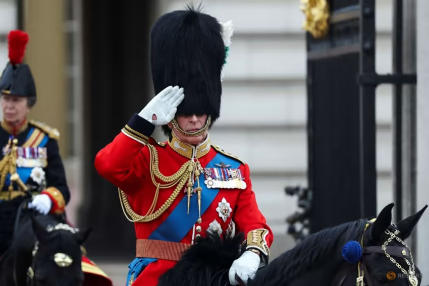 Raja Charles III Menunggang Kuda di Parade Ulang Tahun Kedaulatan Inggris