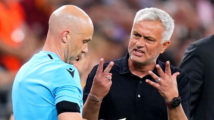 UEFA Hukum Jose Mourinho dan AS Roma, Buntut Intimidasi Wasit di Final Liga Europa