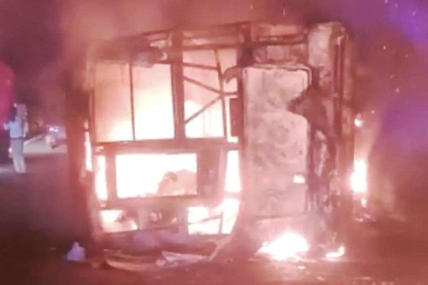 bus-tabrak-dinding-dan-terbakar-25-penumpang-tewas-terpanggang