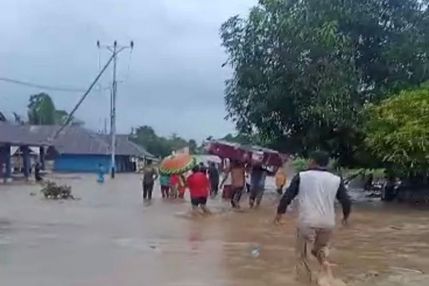 Banjir Terjang Desa Waitina Kepulauan Sula, 48 Rumah Terendam