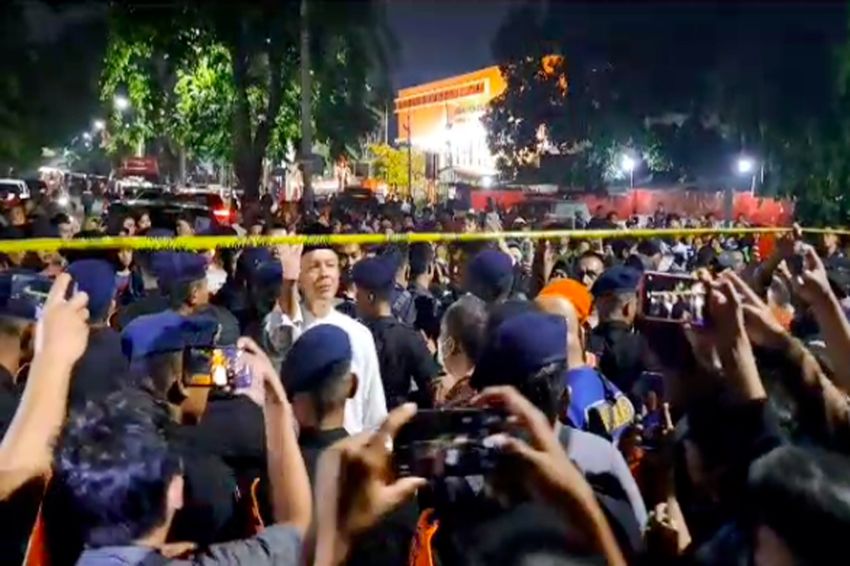 Ganjar Pranowo Ingatkan Warga Jauhi Lokasi Kecelakaan KA Brantas vs Truk di Semarang