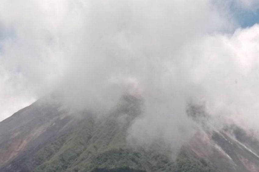 Dalam 24 Jam, Gunung Karangetang Alami 247 Kali Gempa Guguran