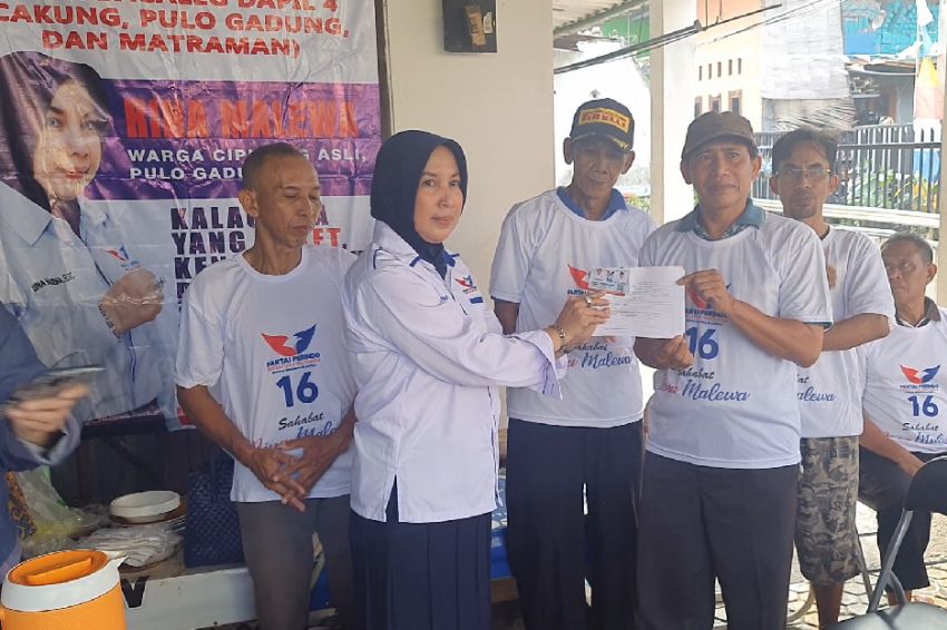 Bacaleg DPRD DKI dan RPA Perindo Aktivasi KTA Berasuransi Ratusan Warga Cipinang