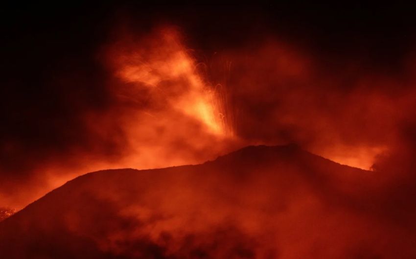 Awan Vulkanik Letusan Gunung Etna Ganggu Penerbangan di Eropa