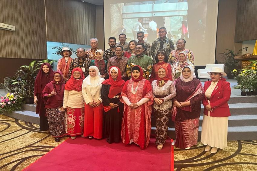 Sandiaga Uno Terima Penghargaan The Great Indonesian CSR Award 2023