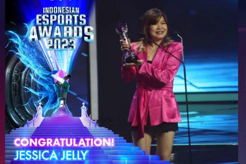 Jessica Jelly Sabet Trofi Indonesian Esports Awards 2023
