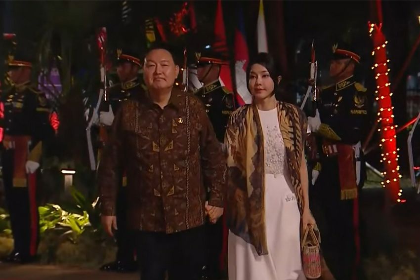 8 Potret Ibu Negara di Gala Dinner KTT ke-43 ASEAN, Cantik-Cantik Pakai Kain Batik