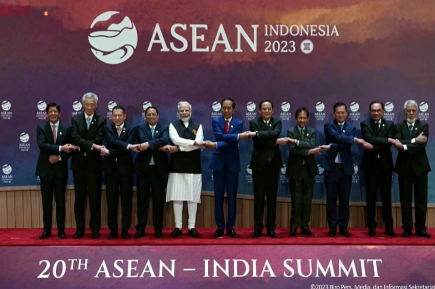 Pimpin KTT ke-20 ASEAN, Jokowi Ajak India Tanggulangi Kejahatan Maritim