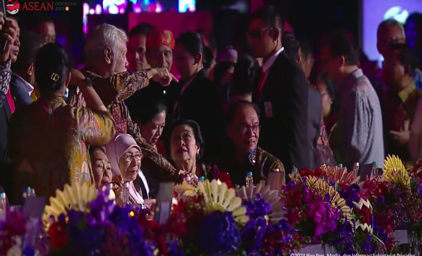 Momen PM Timor Leste Xanana Gusmao Seolah Ajak Megawati Joget di Gala Dinner KTT ASEAN