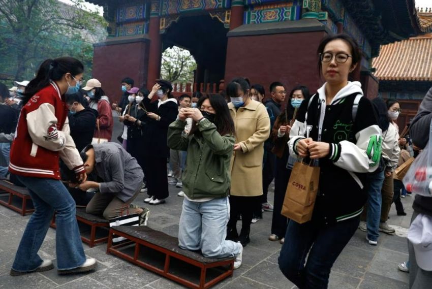 China Anak Larang Anak Muda Berpakaian yang Merendahkan Harkat dan Martabat Bangsa