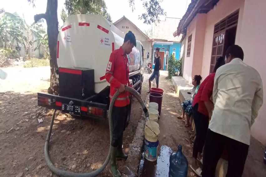 PMI Depok Distribusikan 15.000 Liter Air Bersih di 4 Kelurahan Terdampak Kekeringan