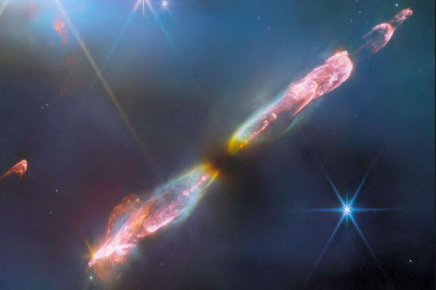 Teleskop James Webb Tangkap Gambar Menakjubkan Bayi Bintang Mirip Jet