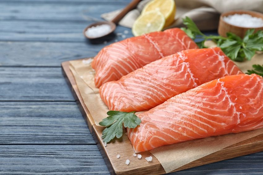 Amankah Mengonsumsi Salmon Mentah? Simak Jawabannya di Sini