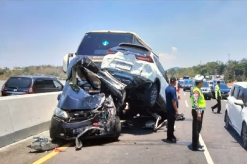 6 Kendaraan Terlibat Tabrakan Beruntun di Tol Solo-Semarang