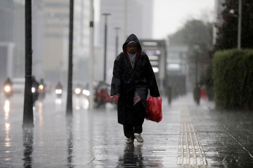 Bekasi Diguyur Hujan, Warga: Alhamdulillah Panas Berkurang