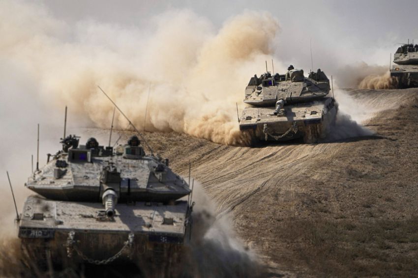 Buru Militan Hamas dan Cari Sandera, Israel Gunakan Buldoser dan Tank