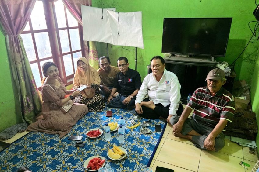 Caleg Partai Perindo Anwar dan Nurhasan Salurkan KTA Asuransi pada Korban Kecelakaan di Bekasi