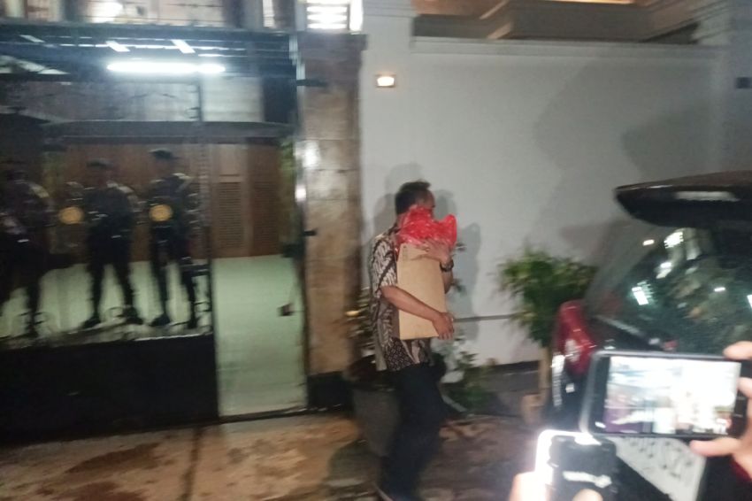 Penggeledahan Rumah Ketua Komisi IV DPR Rampung, KPK Bawa 3 Koper dan 1 Kardus