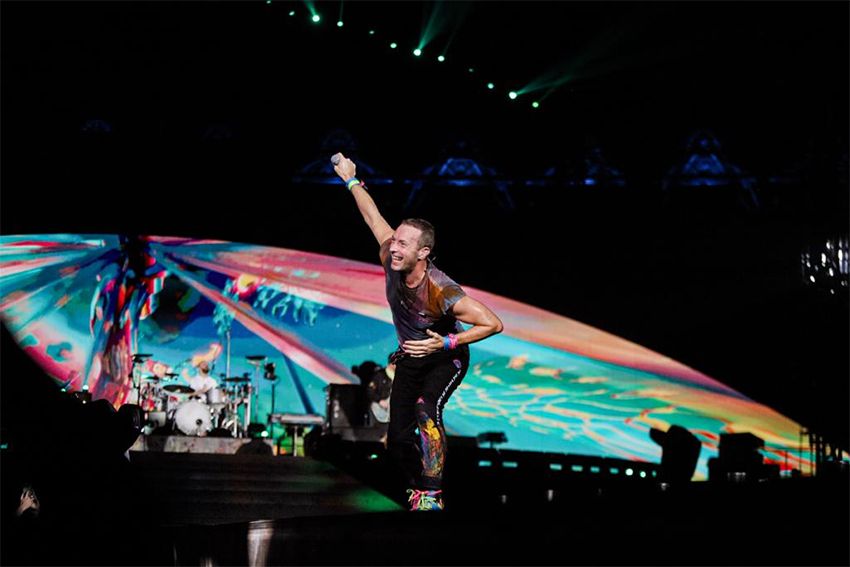 Coldplay Tutup Konser 2 Jam di GBK Jakarta dengan Biutyful, Chris Martin Janji Akan Kembali