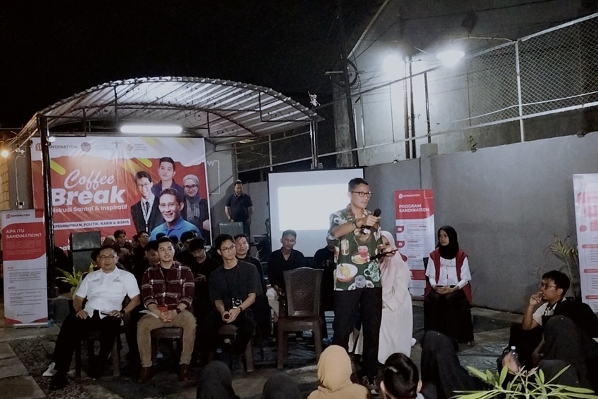 Sandiaga Uno Lempar Pantun untuk Alam Ganjar, Anak-anak Muda Makassar Tepuk Tangan