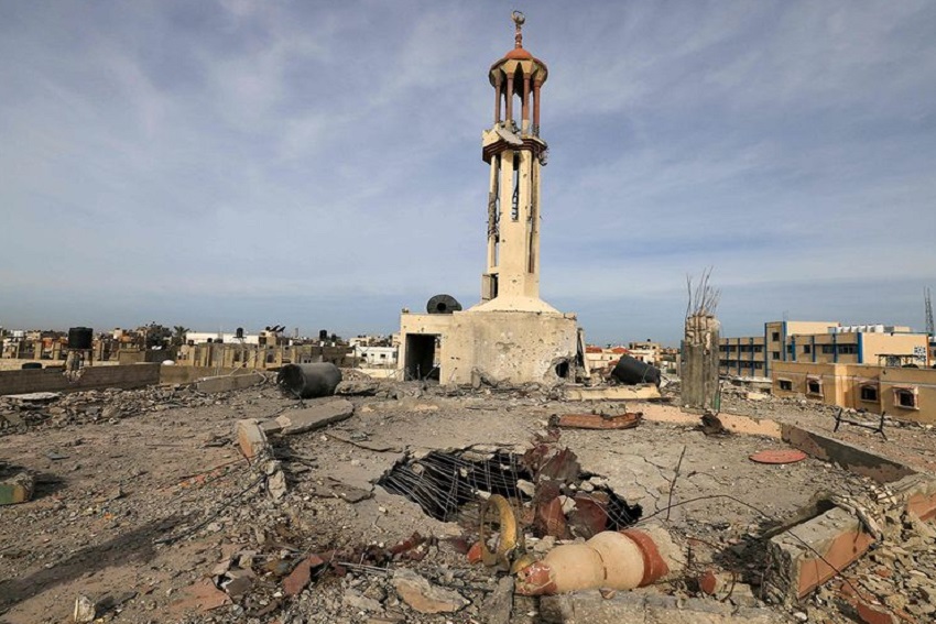 Di Gaza, Azan Berkumandang dari Masjid yang Dibombardir Israel