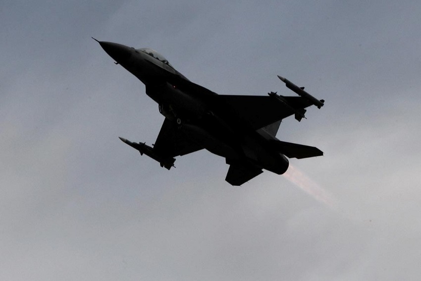 Jet Tempur F-16 AS Jatuh ke Laut saat Latihan di Korea Selatan