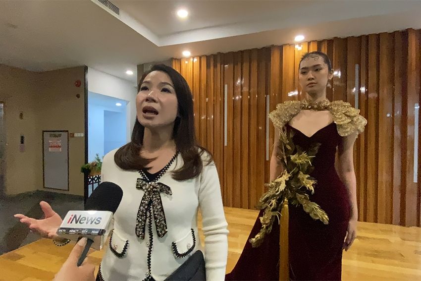 Yeti Tan Unjuk Gigi lewat Evening Gown Elegan dengan Sentuhan Chinese Style