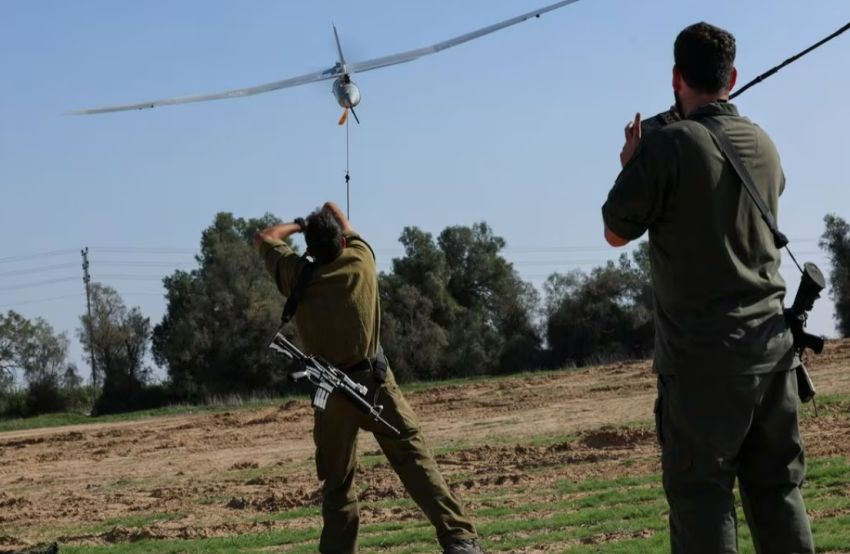 Seorang Pria Menyamar Jadi Tentara Israel, Mencuri Senjata dan Selfie dengan PM Netanyahu