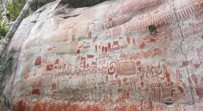 Présentation d’art rupestre géant et de traces du peuple du prophète Hud trouvées en Amazonie