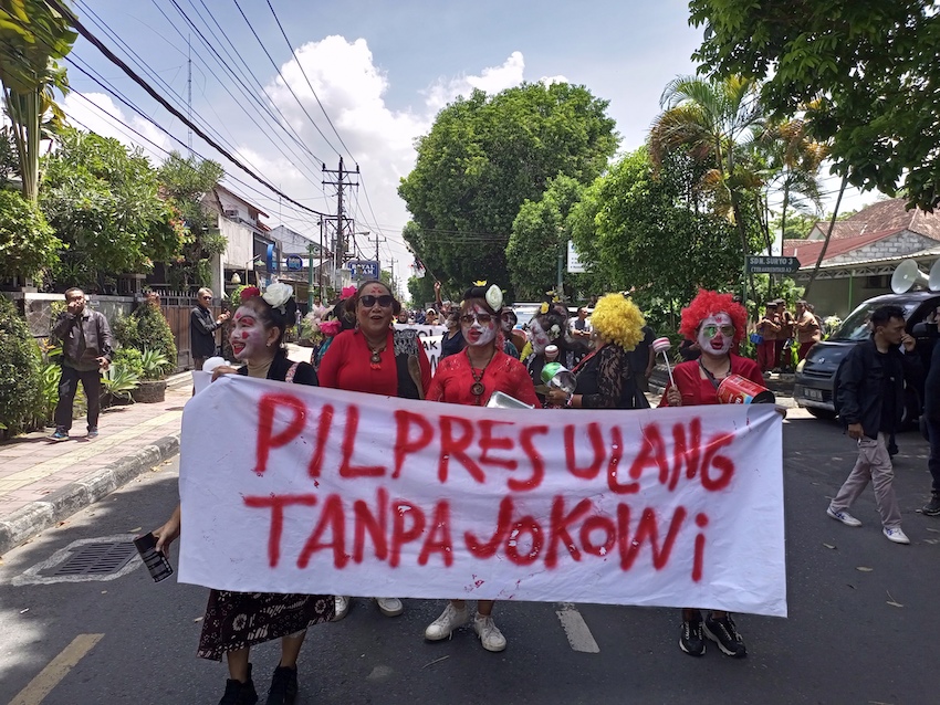 Demo di Kantor Bawaslu DIY, Warga Jogja Tuntut Pilpres Ulang Tanpa Jokowi