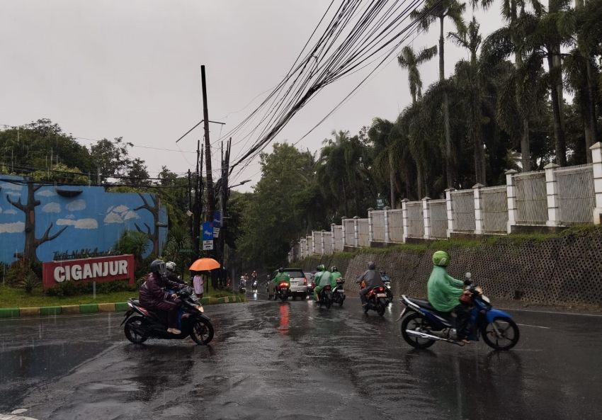 Jakarta Masih Diguyur Hujan, Begini Prakiraan Cuaca Siang hingga Dini Hari
