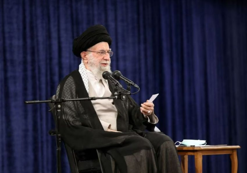 7 Dilema Suksesi Ayatollah Khamenei yang Membayangi Pemilu Iran