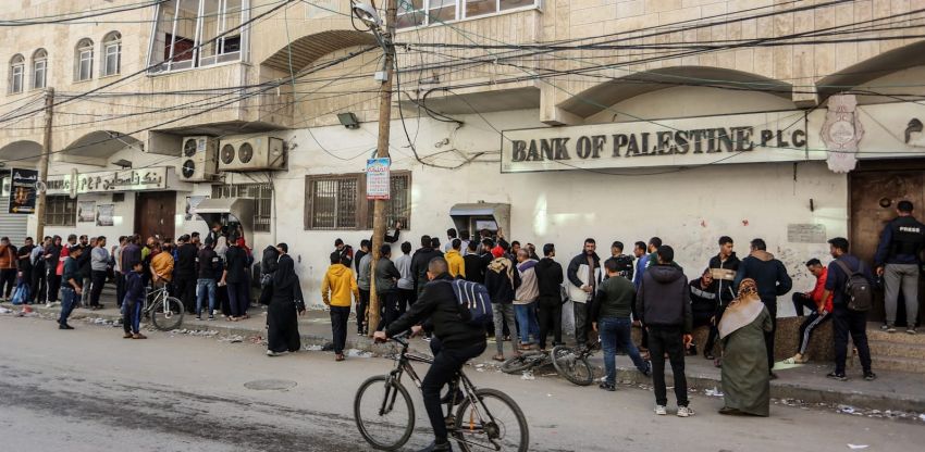 Israel Bisa Segera Putus Bank-bank Palestina dari Sistem Global