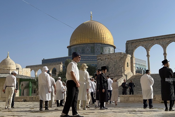 Pemukim Yahudi Selundupkan Kambing ke Masjid Al Aqsa untuk Kurban