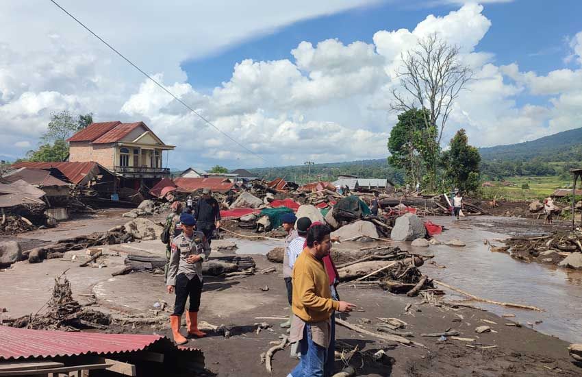 Pencarian 7 Korban Banjir di Padang Pariaman Terkendala Medan