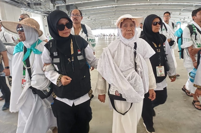 Beratnya Medan Mina Menguji Kekuatan Fisik Petugas saat Melayani Jemaah Haji Indonesia