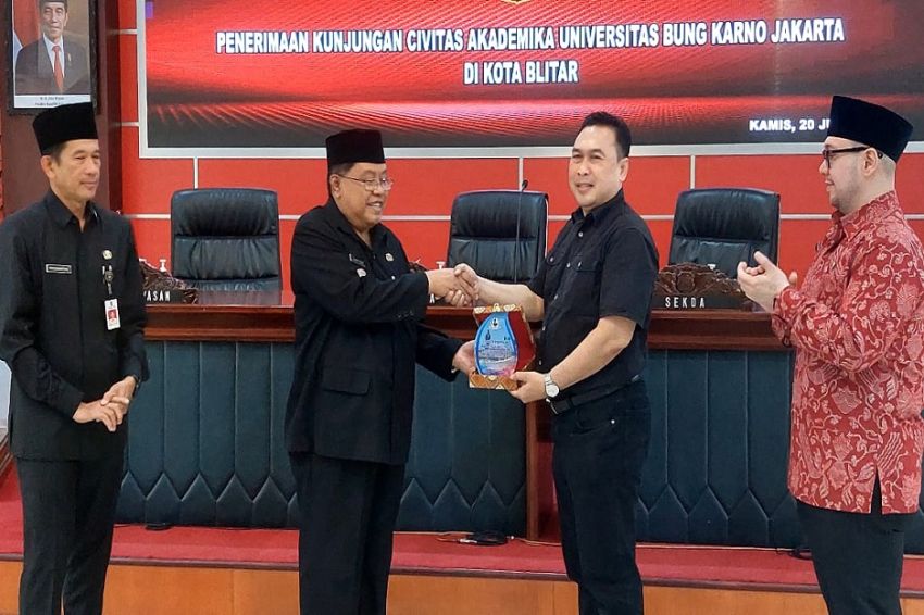 Rektor UBK dan Direktur Akademi Komunitas Negeri Putra Sang Fajar Blitar Jajaki MoU