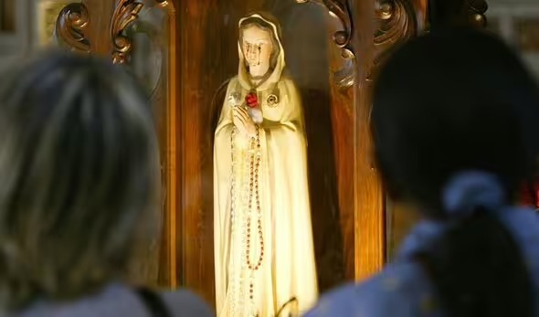 Ilmuwan Vatikan Klaim Patung Bunda Maria Menangis Darah Diselimuti Mistis