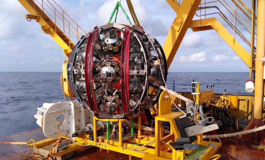 Neutrino Paling Kuat di Bumi Diidentifikasi oleh Detektor Laut Dalam