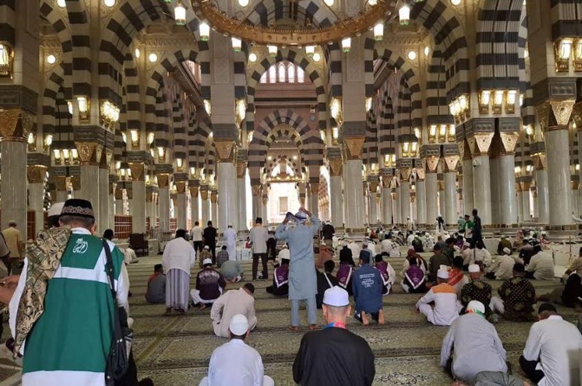 Takut Tak Bisa Salat Arbain di Masjid Nabawi? Jemaah Lakukan Ini