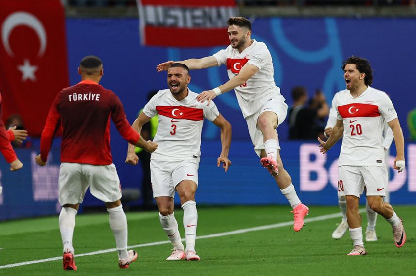 Hasil Euro 2024: Merih Demiral Borong 2 Gol, Turki Lolos ke Perempat Final