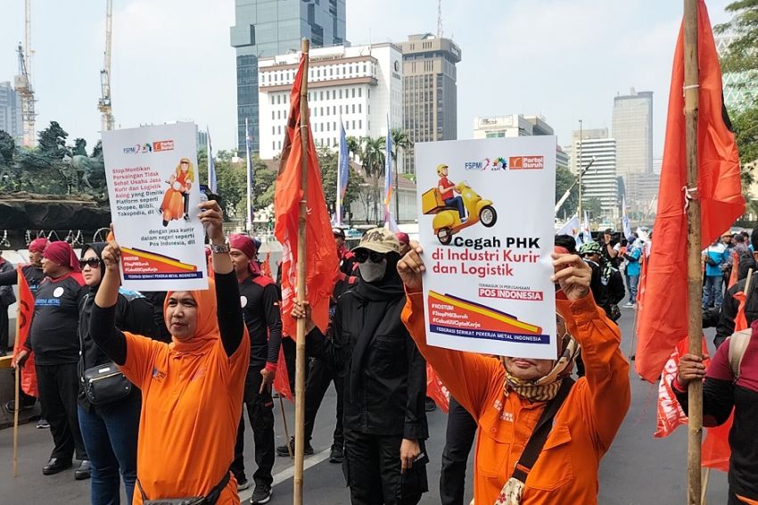 Massa Aksi Buruh Unjuk Rasa di Depan Patung Kuda Jakarta, Ini Tuntunannya