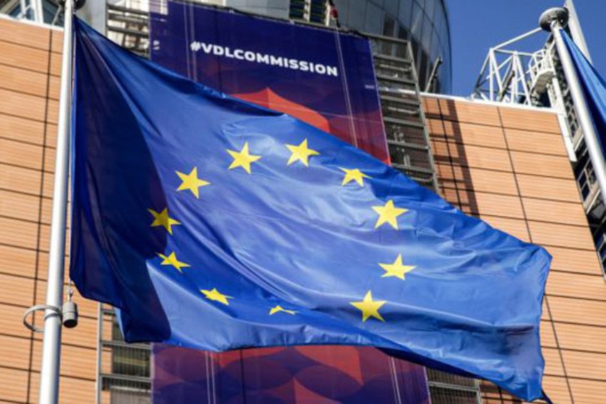Grup Perbankan Italia Tolak Perintah UE untuk Keluar dari Rusia