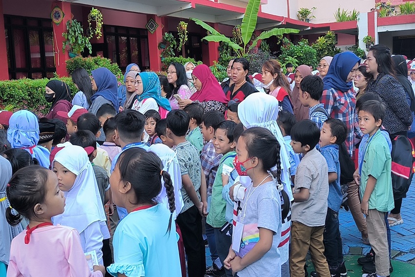 Suasana Hari Pertama Masuk Sekolah di SDN Tanjung Duren Utara 02