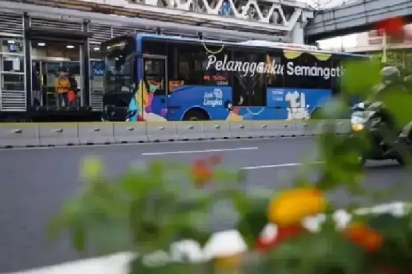 Bus Transjakarta Sesuaikan Rute Imbas Demo di Patung Kuda Jakpus