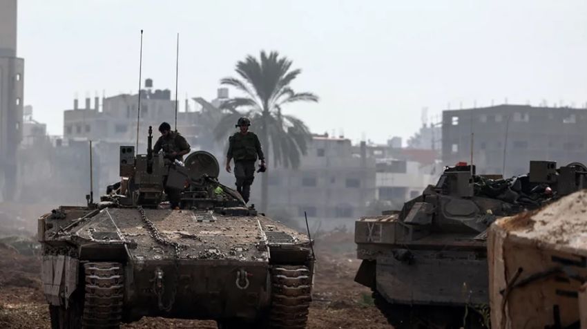 Pasukan Israel Tinggalkan Kendaraan Militer yang Hancur di Shujaiya Gaza